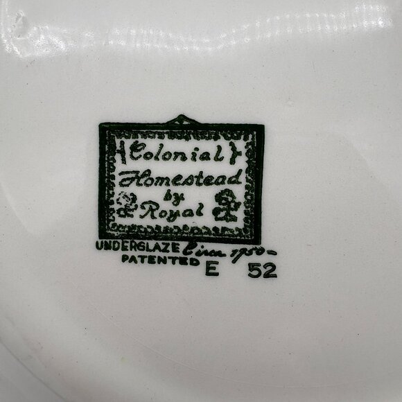 Pre-Owned Vintage Green and White Colonial Homestead By Royal Dinner Plate. - Picture 4 of 5